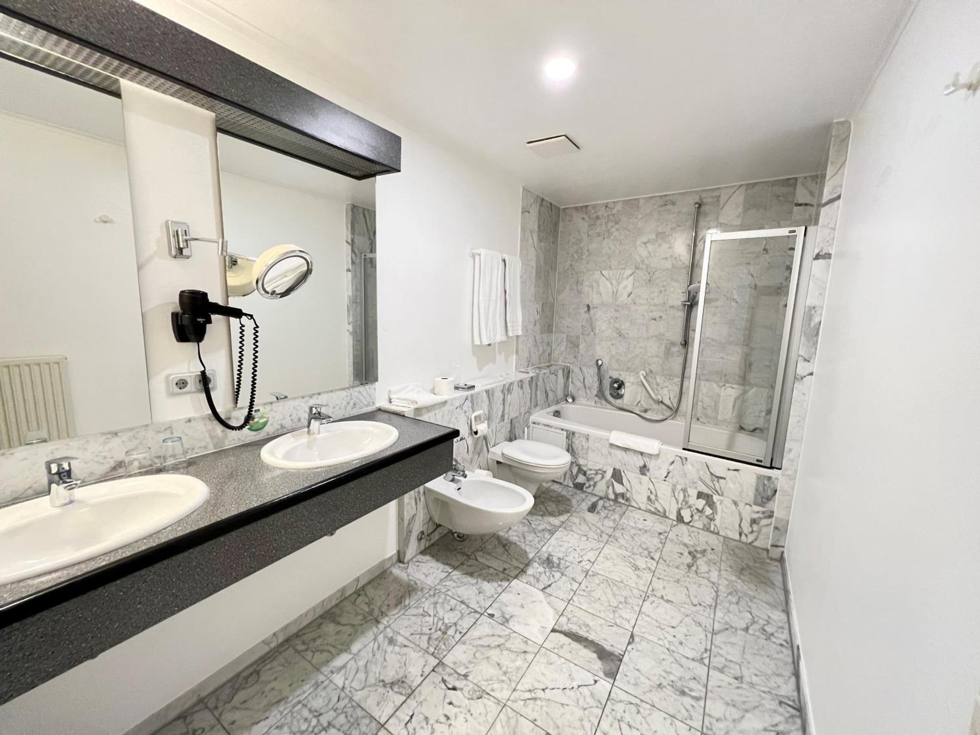 Hotel Residenz باد نيوشتاد أن دير سال المظهر الخارجي الصورة